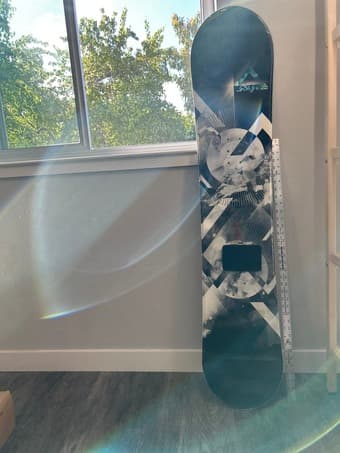 Snowboard shoes and snowboard 1