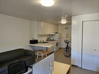Studio Sublet in Escondido Village, June 21 to July ~20 - 2039$/month 2